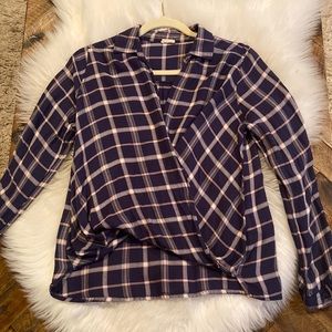 Hollister buttonless blouse. Navy & pink plaid. Knotted/twisted style in front